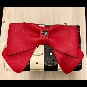 BETSEY JOHNSON CROSSBODY WALLET